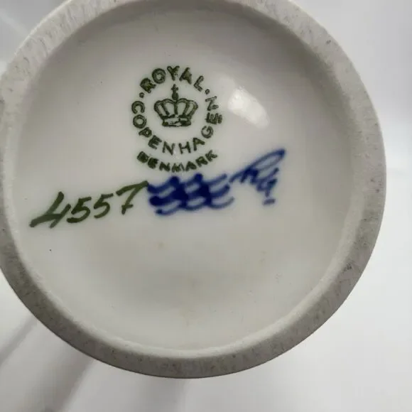 Vintage Royal Copenhagen Vase #4557 Roskilde Gothic Cathedral 6 3/4 H